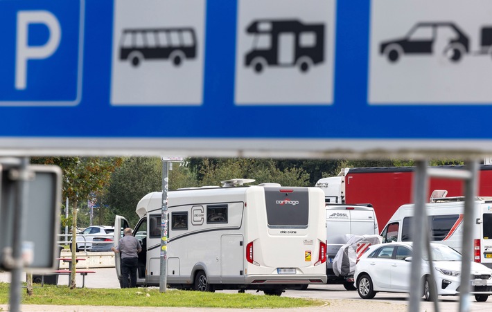 Kein Herz für Camper an deutschen Rastanlagen / ADAC Test: Rastanlagen kommen gestiegener Nachfrage nicht hinterher / Keine Serviceangebote / Verschärfung der Situation durch Lkw-Parkdruck